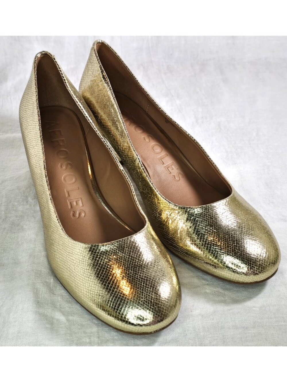 Aerosoles Ebel 2.25” Block Heel Ortholite Foam Insole Slip-on Pumps US 8.5 Gold